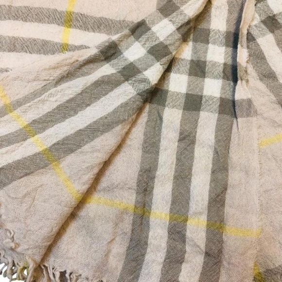 authentic BURBERRY oversized light weight SCARF - Picture 2 of 12